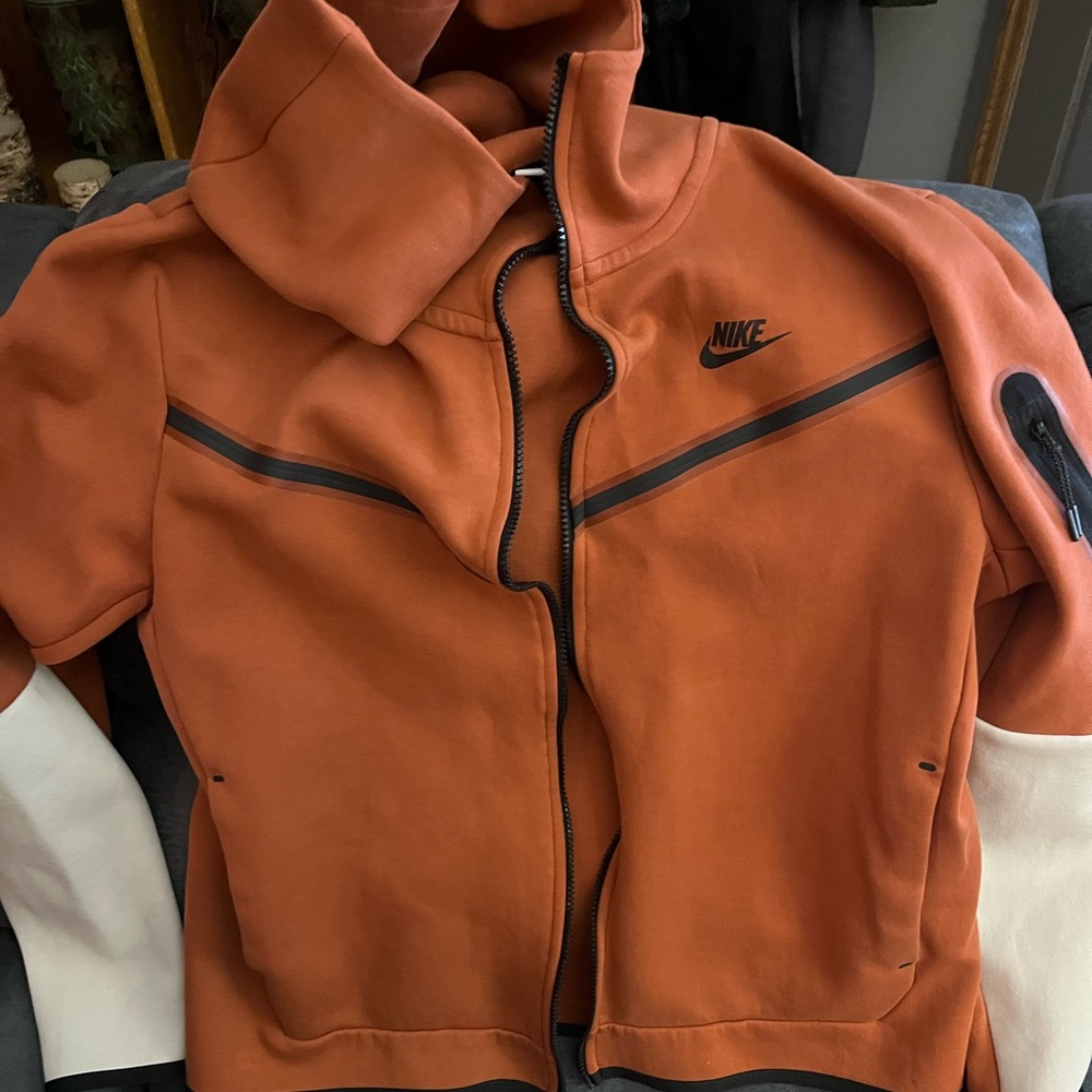 Nike tech